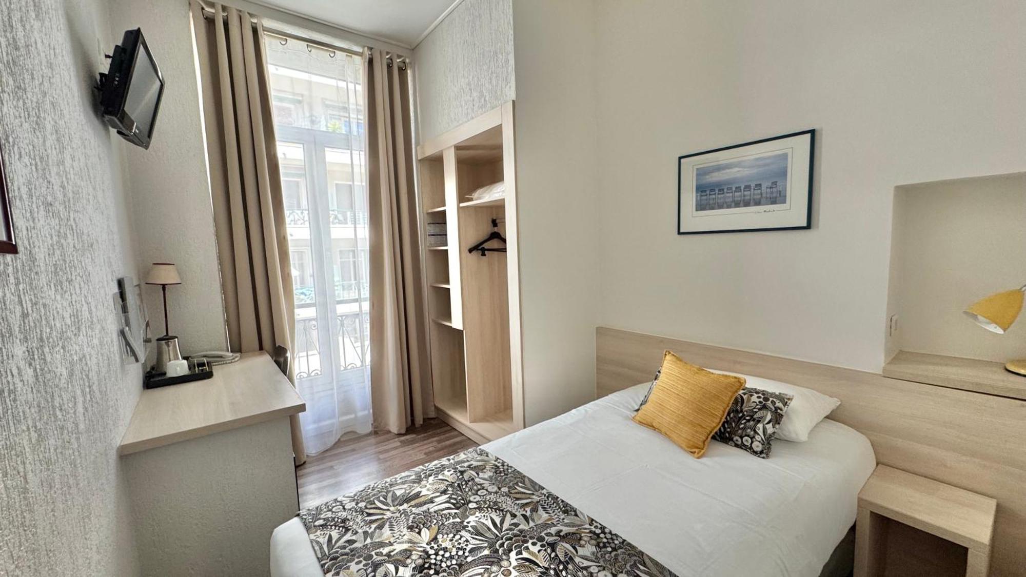 Hotel Helvetique Nice Oda fotoğraf
